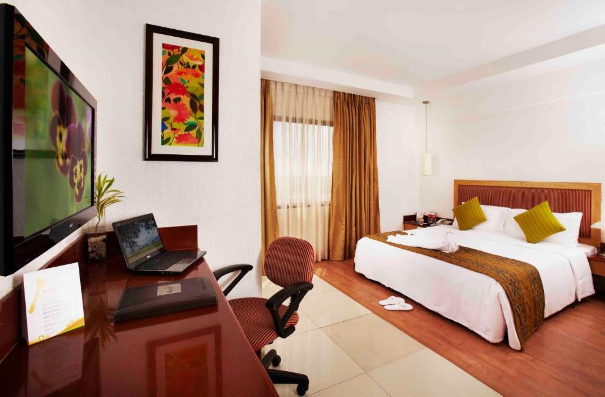 Savera Hotel Chennai Esterno foto