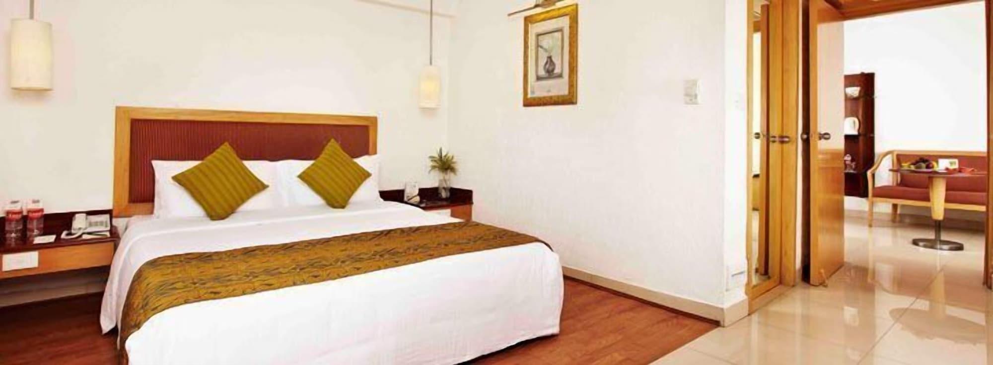 Savera Hotel Chennai Esterno foto