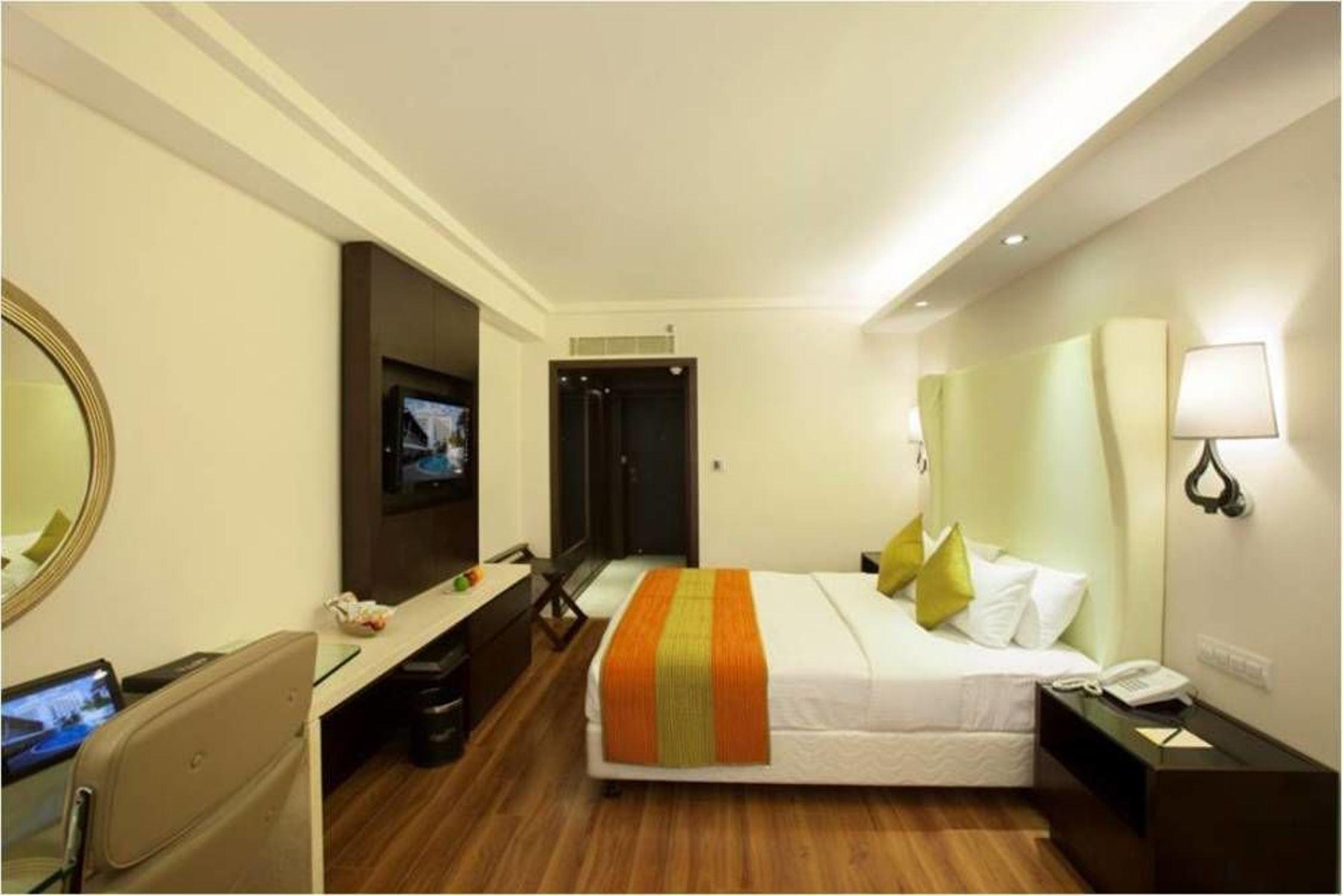 Savera Hotel Chennai Esterno foto