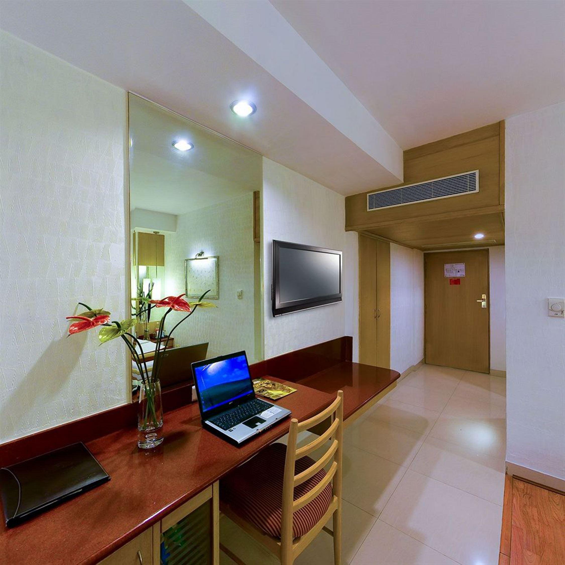 Savera Hotel Chennai Esterno foto