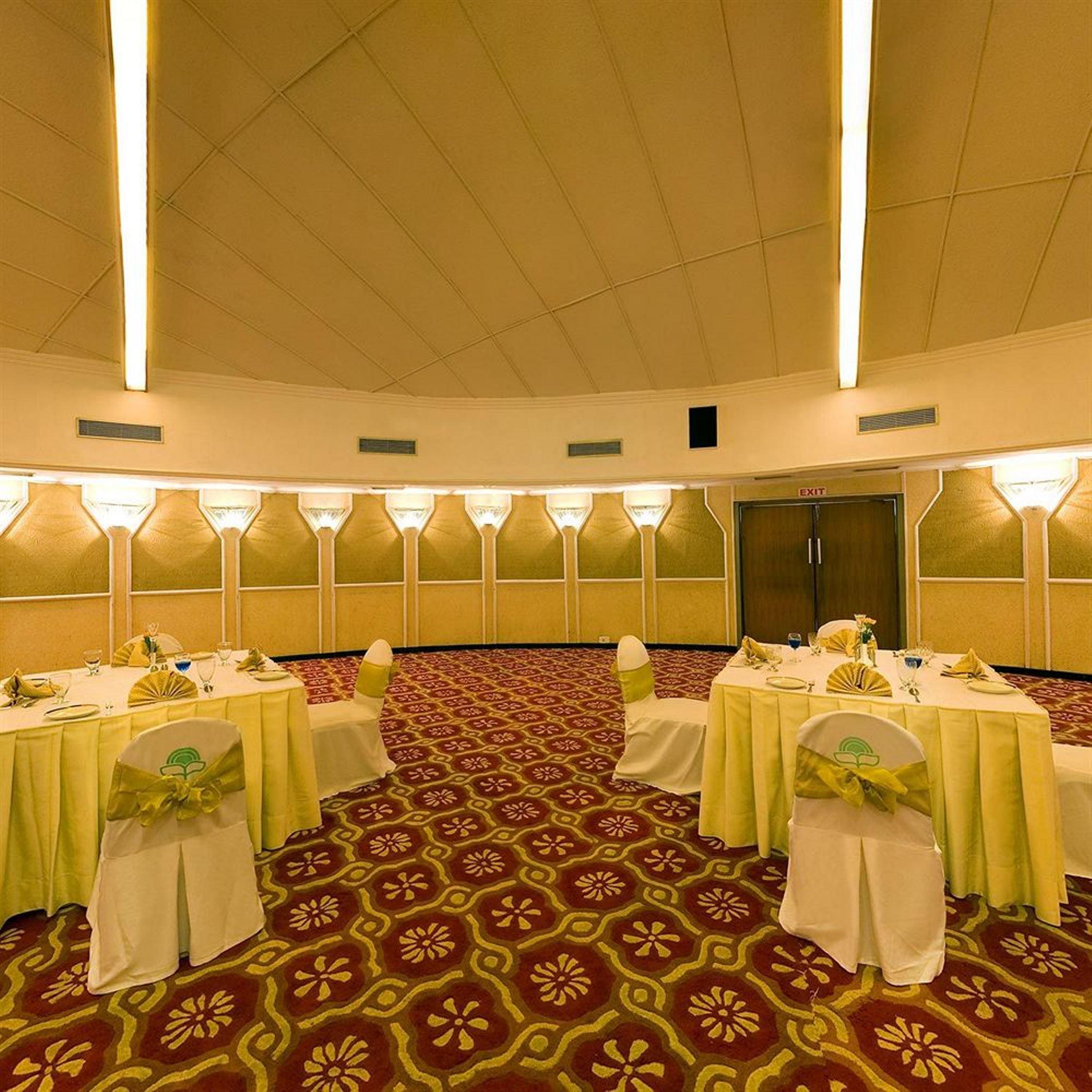 Savera Hotel Chennai Esterno foto
