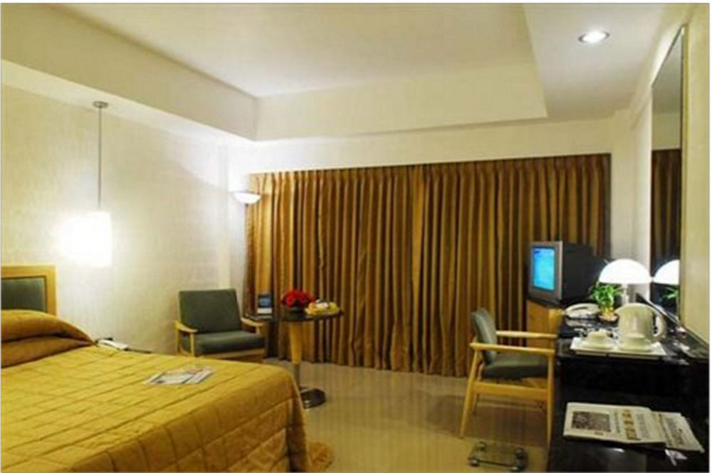 Savera Hotel Chennai Esterno foto