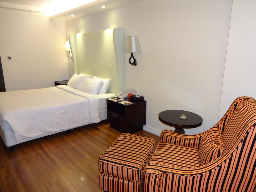 Savera Hotel Chennai Esterno foto