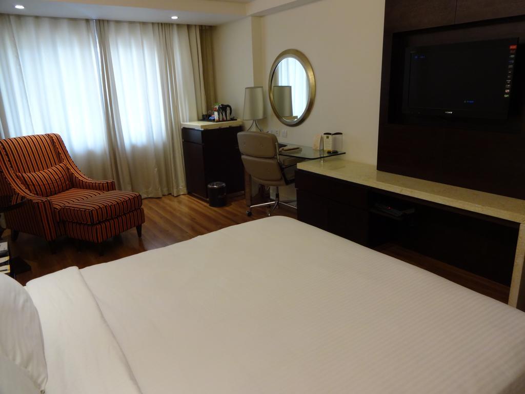 Savera Hotel Chennai Esterno foto